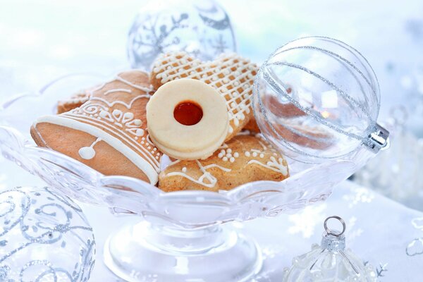 Weihnachtslebkuchen in einer Glasvase