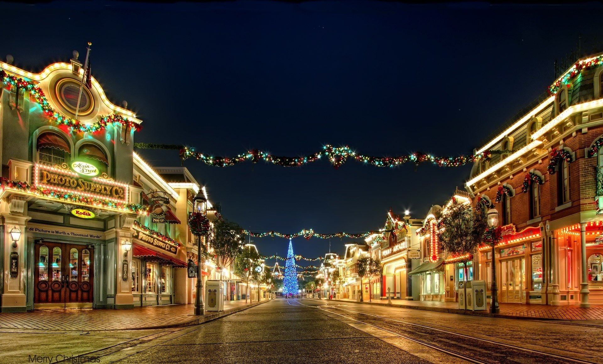 vacanza nuovo anno città strada albero di natale decorazione ghirlanda luci notte luce lanterne