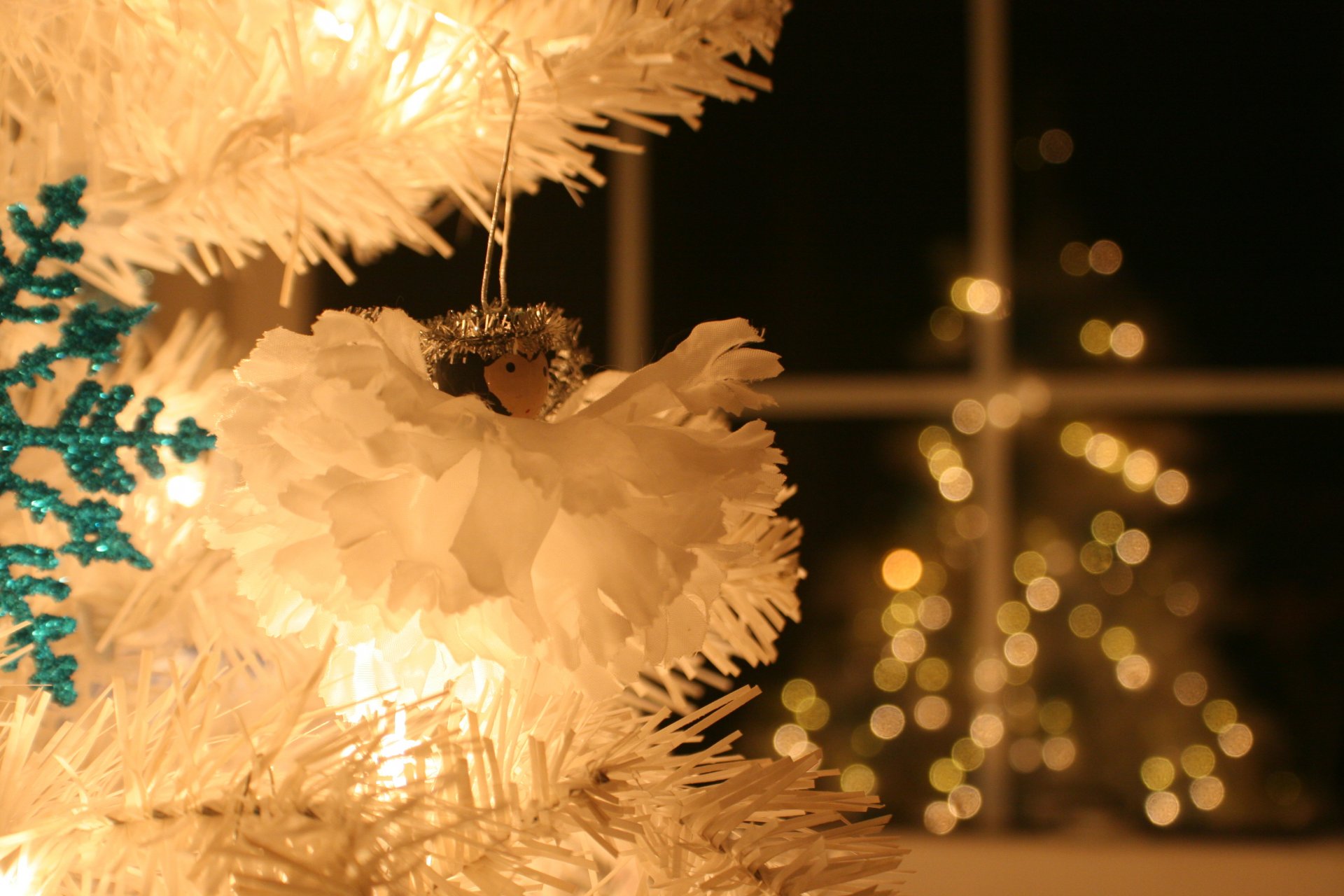 vacaciones árbol de navidad de plata decoración iluminación bokeh feliz año nuevo lita