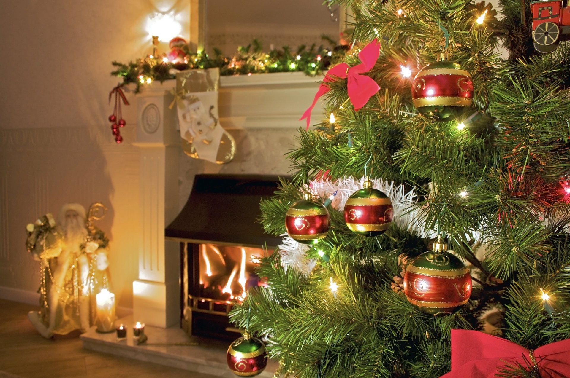 père noël bougies arbre de noël chambre cheminée vacances