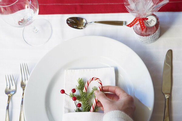 Weihnachtstisch festliche Servierung