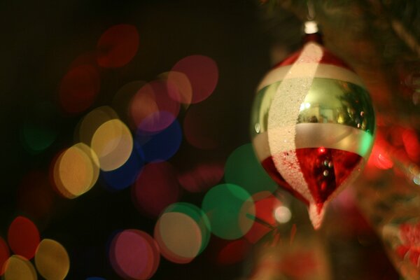 Christmas tree toy on a garland background