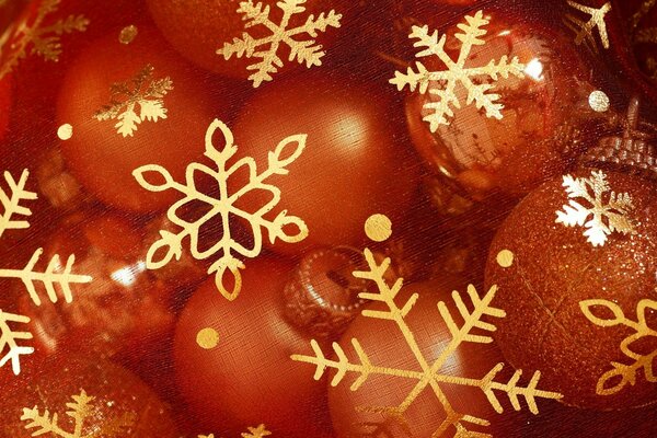 Copos de nieve de año nuevo. Bolas en el árbol de Navidad