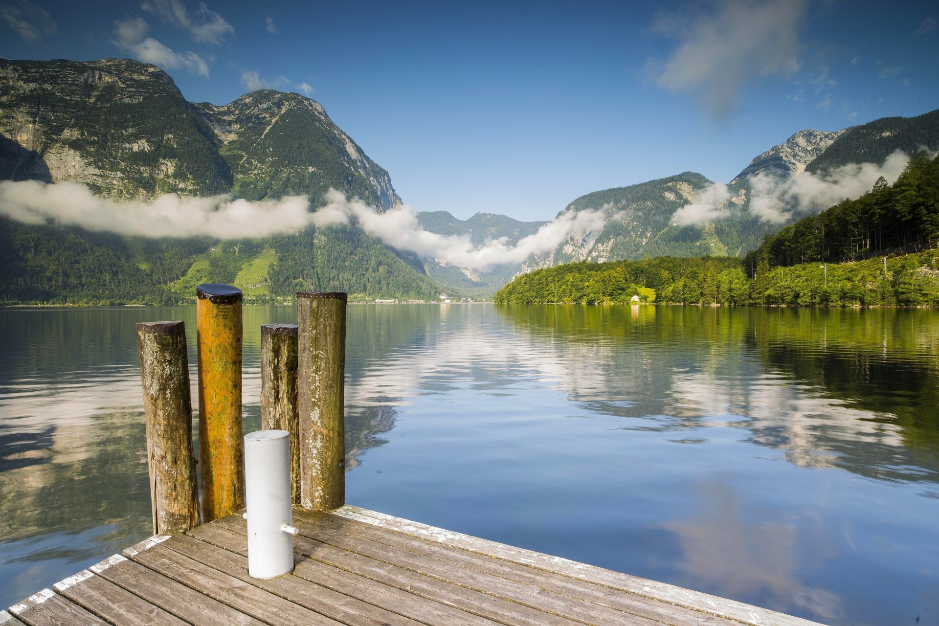 lac hallstatt winkl alpes autriche lac hallstatt lac montagnes quai eau nuages