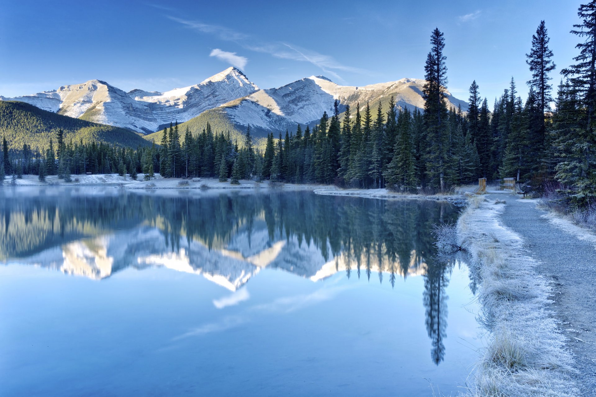 kanada alberta jeziora kananaskis góry niebo las drzewa zima śnieg krajobraz