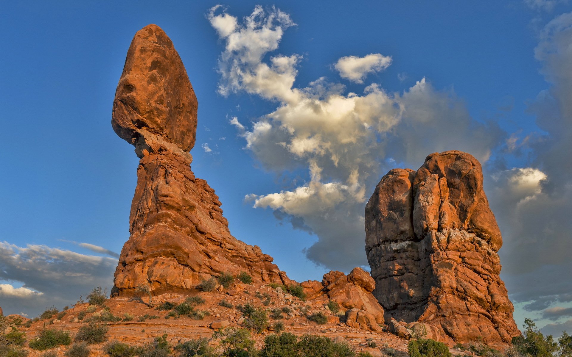 parco nazionale degli archi roccia equilibrata tramonto