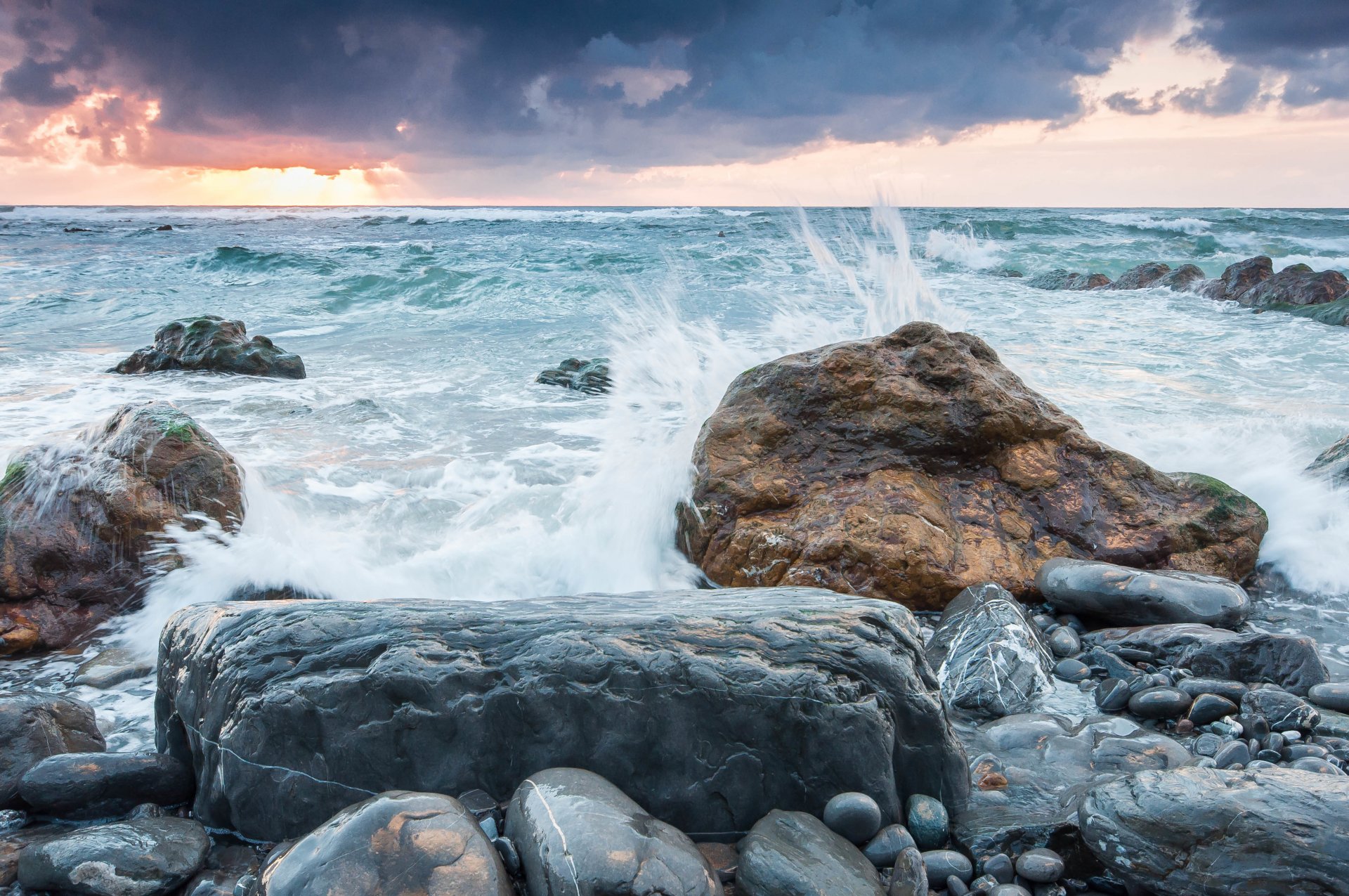 cielo nubes viento tormenta puesta de sol mar costa rocas naturaleza salpicaduras