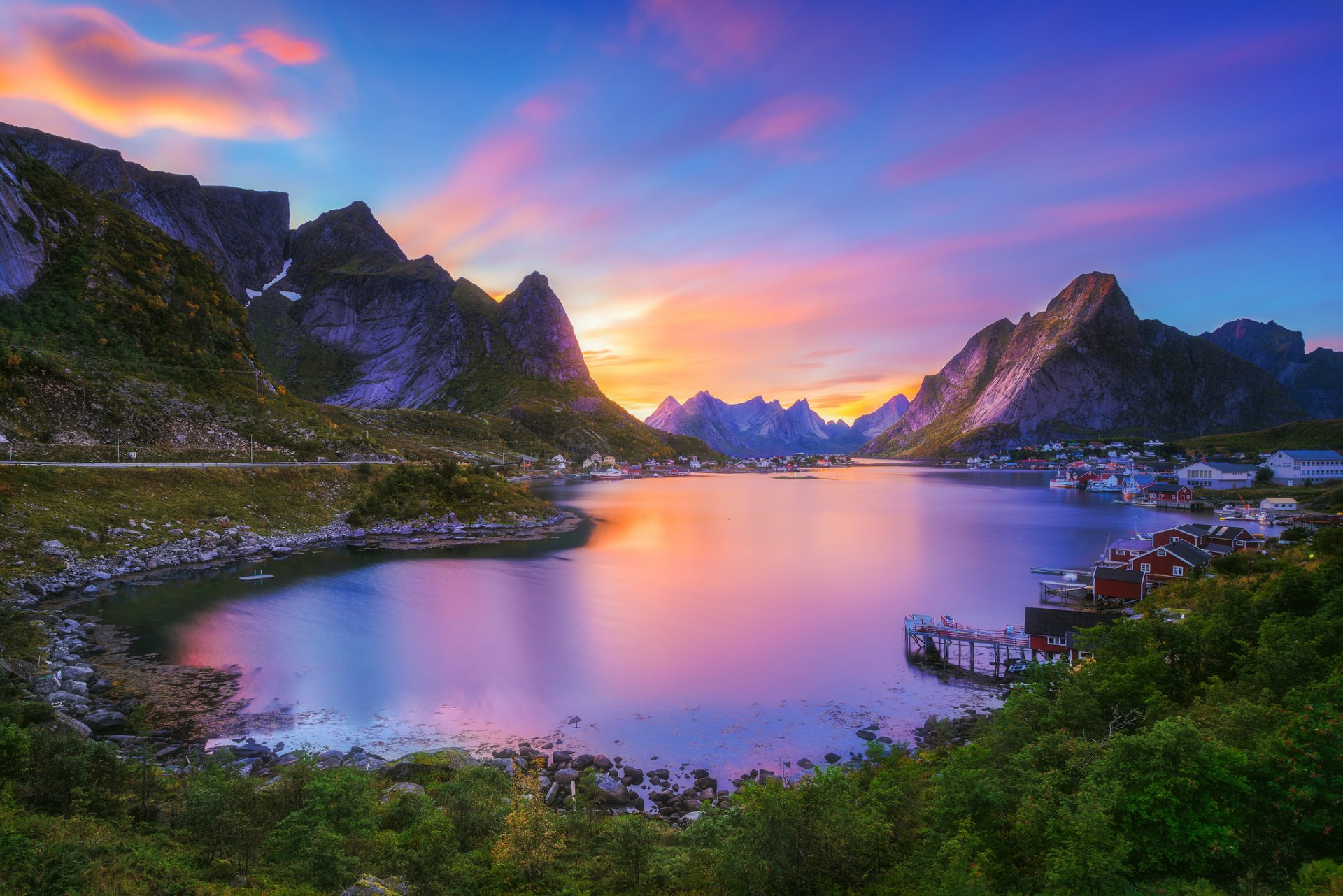 rheine nordland inselgruppe der lofoten gravdalsbukta norwegen rheine nurland lofoten gravdal bay dorf bucht bucht berge sonnenuntergang