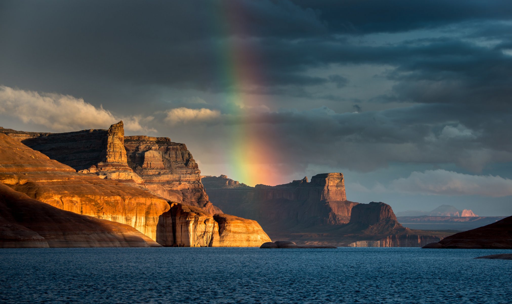 padre bay powell lake arizona powell reservoir góry jezioro tęcza