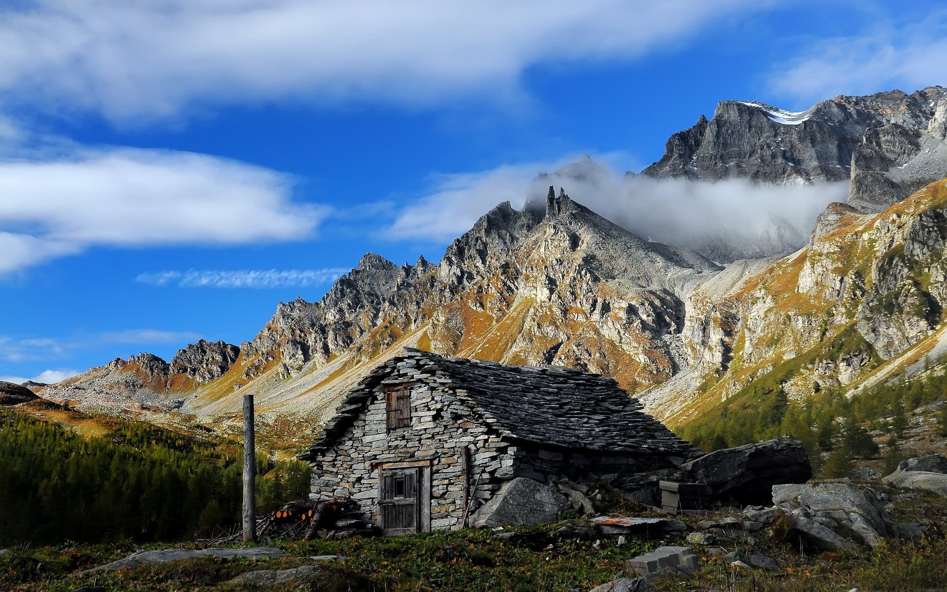 montañas casa paisaje