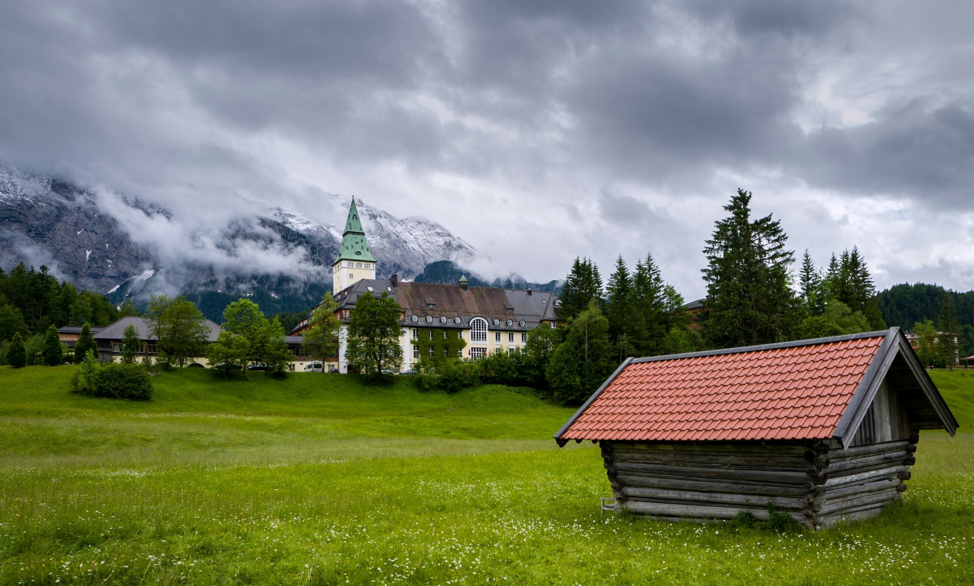 elmau castle bavaria germany wetterstein mountains wetterstein mountains castle hotel meadow mountains house