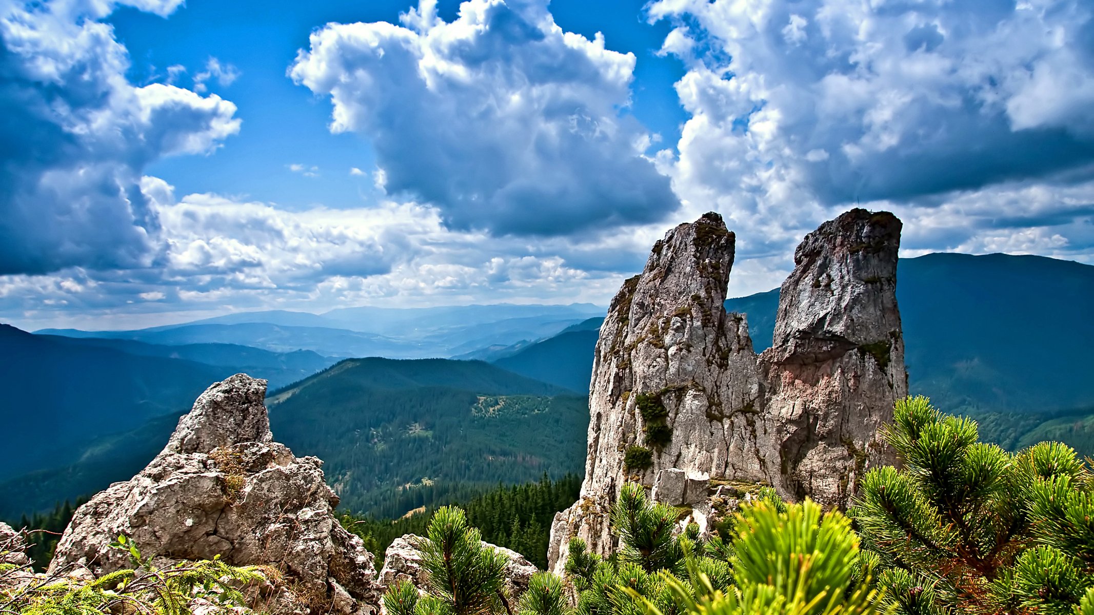 montagnes ciel nuages horizon