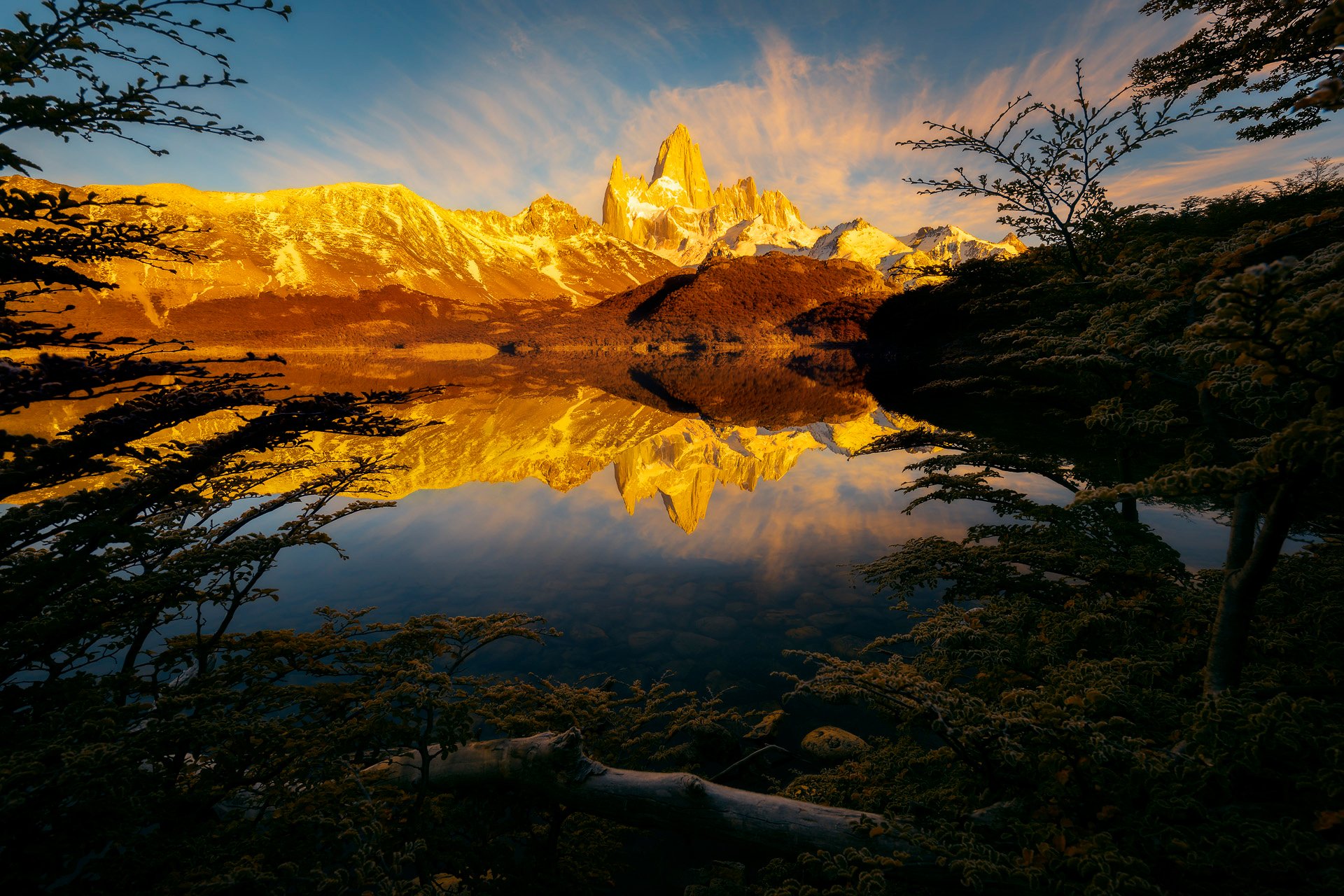 ameryka południowa argentyna patagonia góry andy jezioro poranek światło odbicia