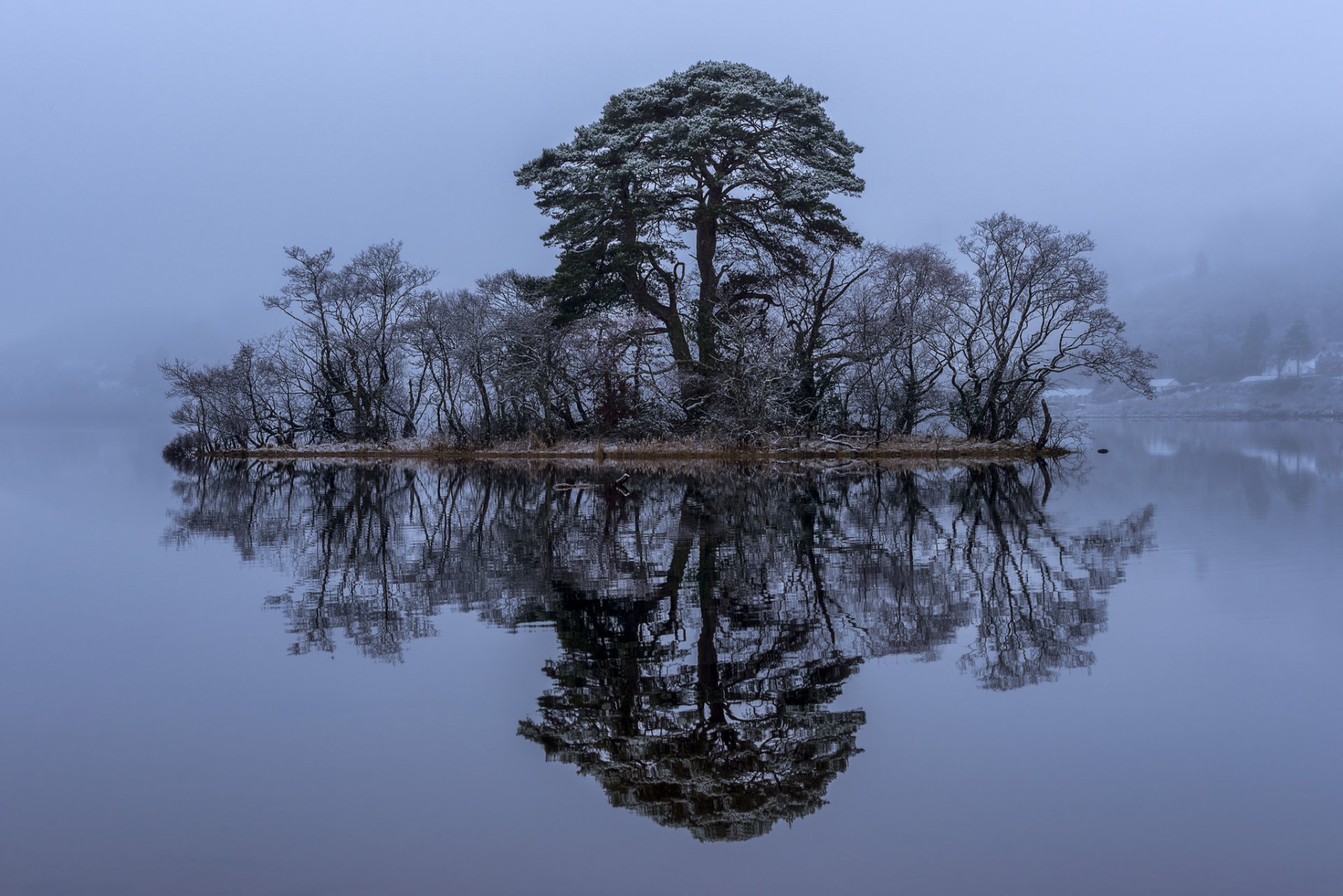 loch o schottland loch eve see insel bäume reflexion