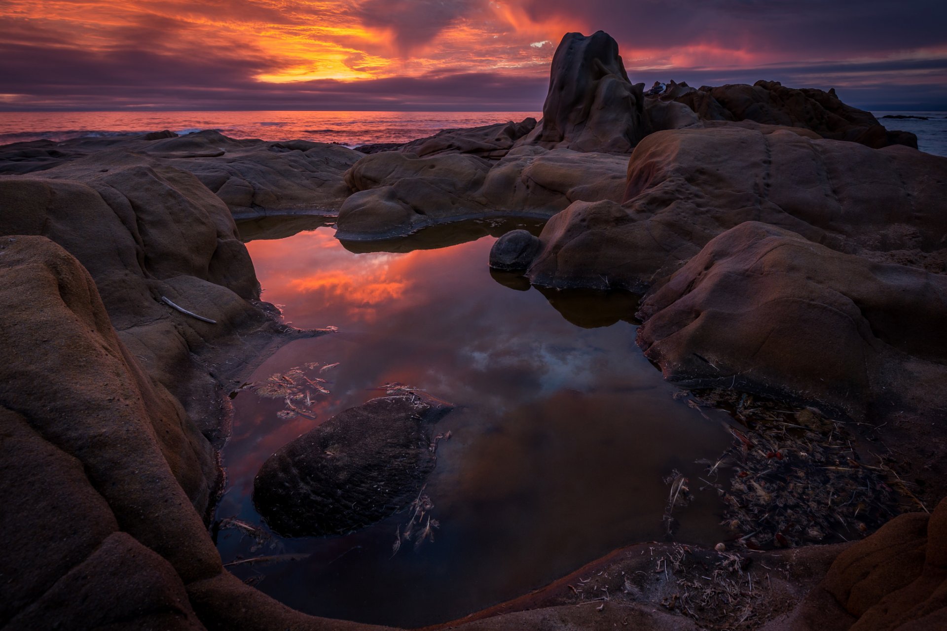 océano rocas puesta de sol