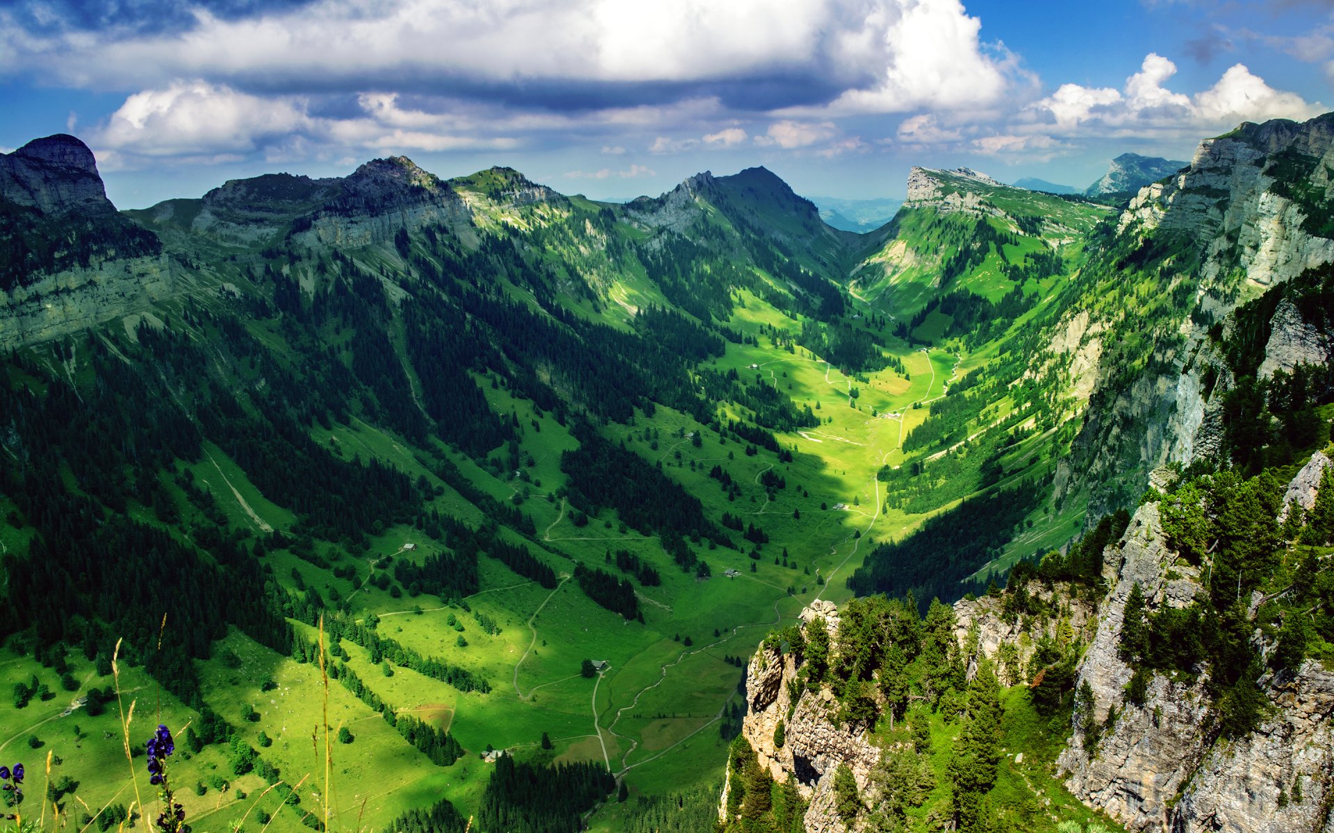 justistal alpes de berna suiza cielo nubes montañas valle