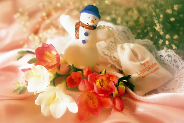 Muñeco de nieve con flores para el año nuevo