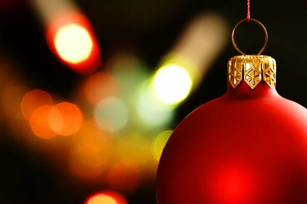 Boule de jouet sur l arbre de Noël dans la Nouvelle année