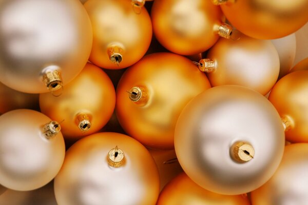 Golden Christmas balls for the Christmas tree