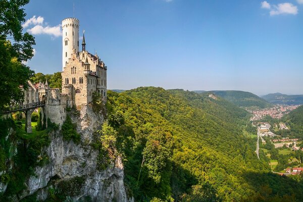 Schöne Landschaft mit Schloss Liechtenstein