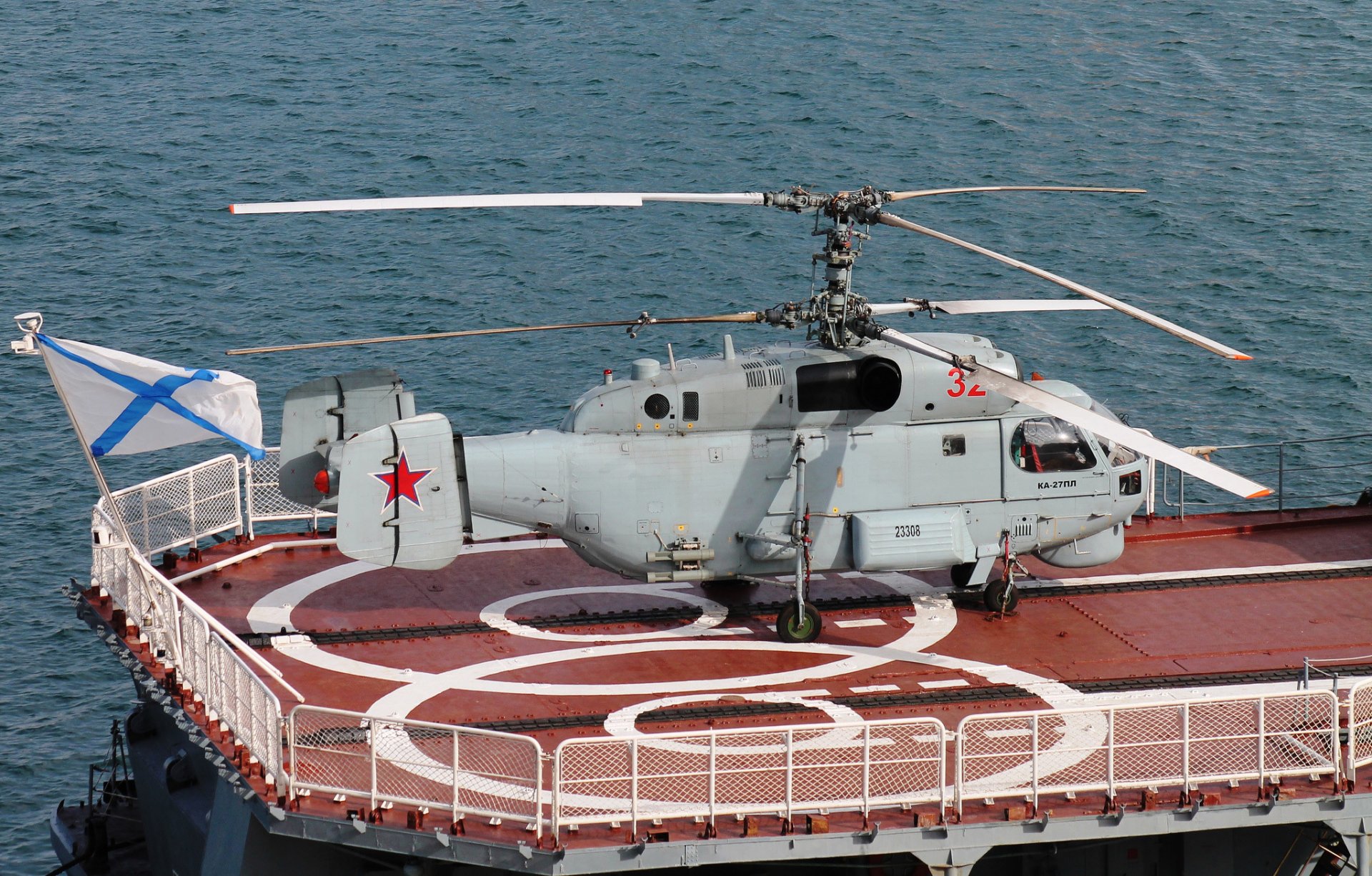 ka-27 barco multiusos cubierta