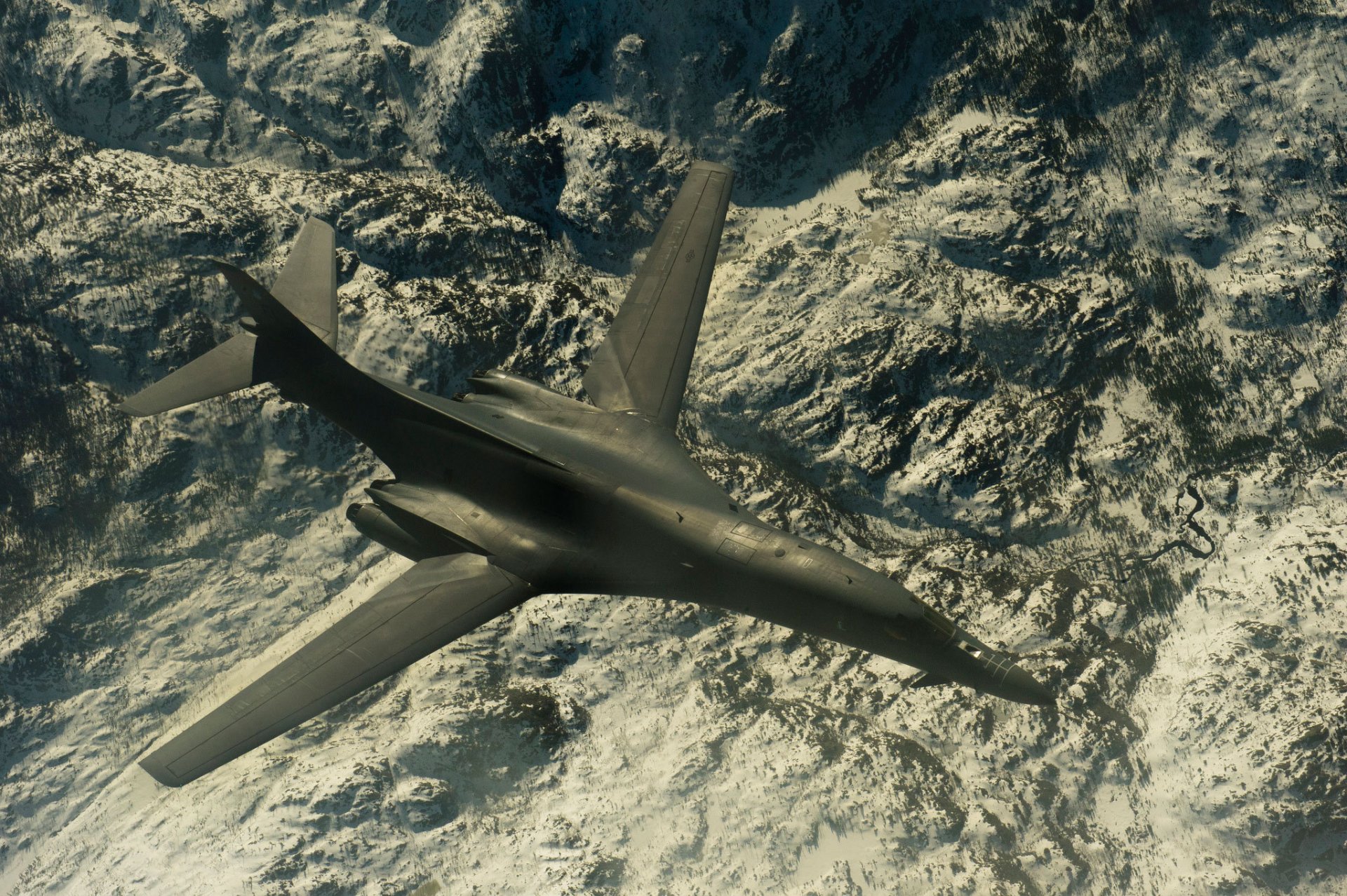 b-1b lancer supersonic strategic bomber flight landscape