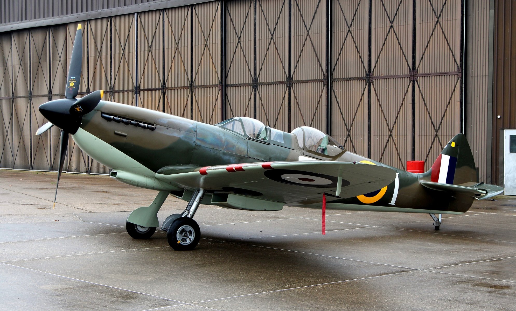 aeroporto spitfire tr.9 britannico aereo da addestramento