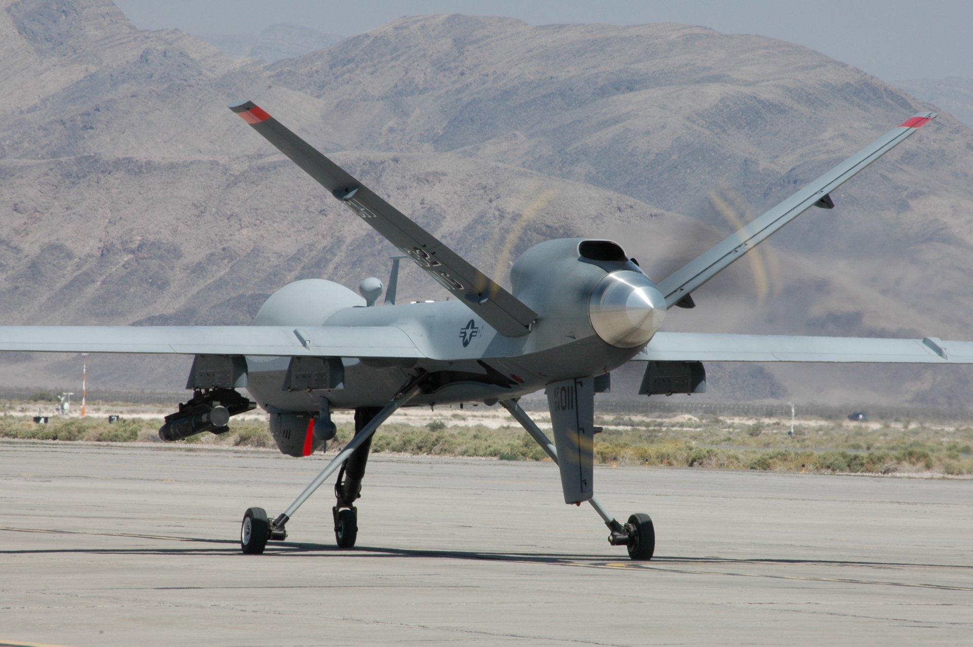 usaf uav mq-9 reaper razzo montagna decollo