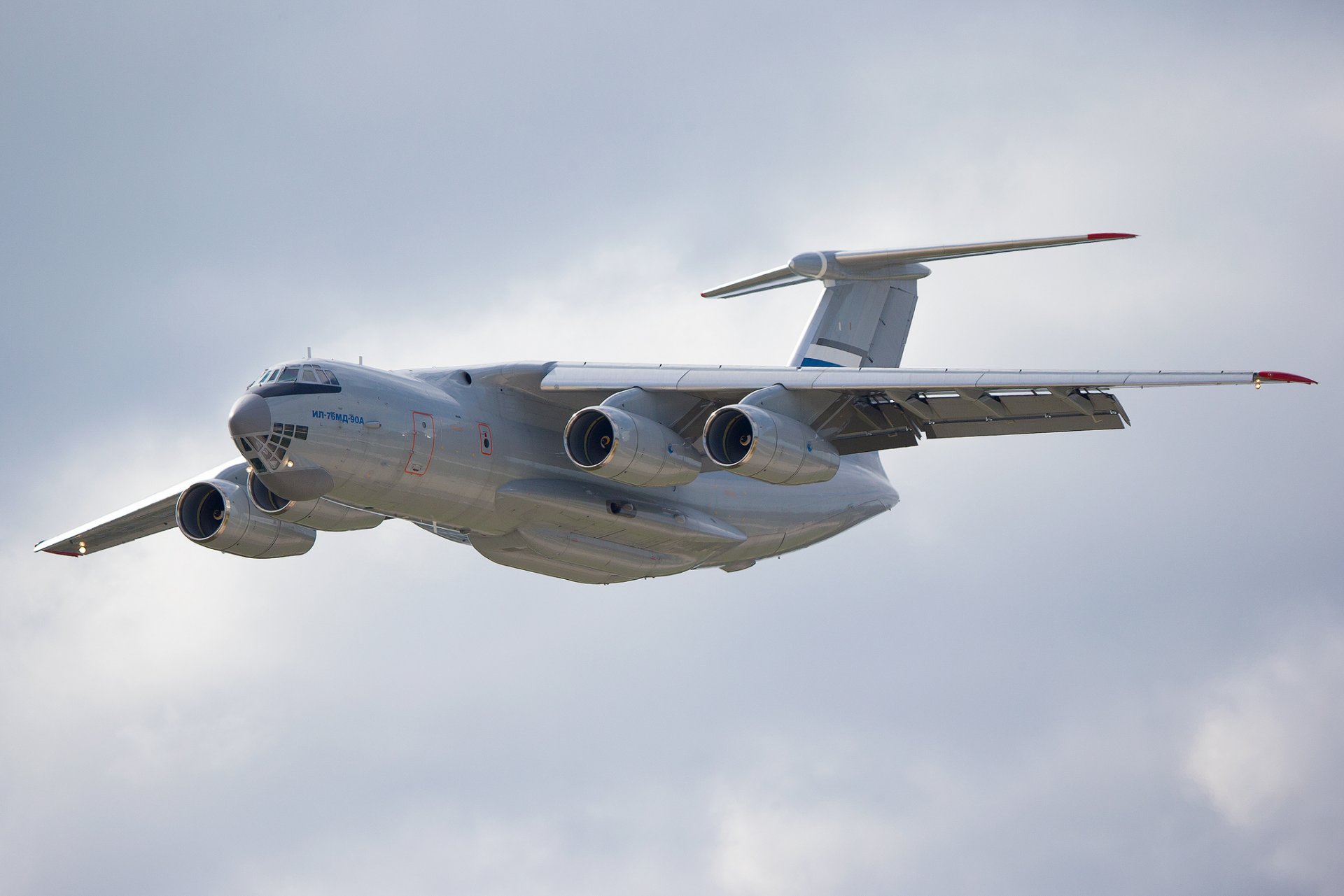 il-76md russisch schwer militärtransport flugzeug flug