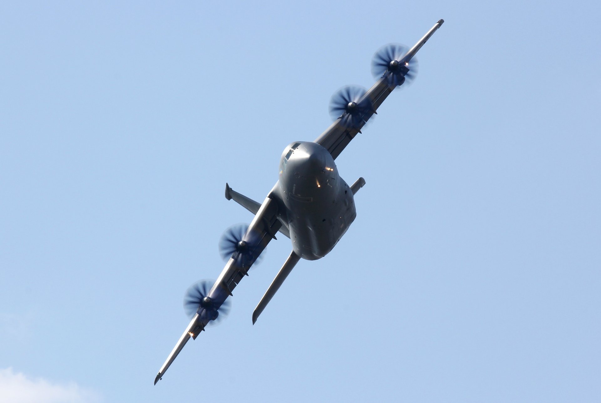 himmel militär-transport flugzeug antonov an-70