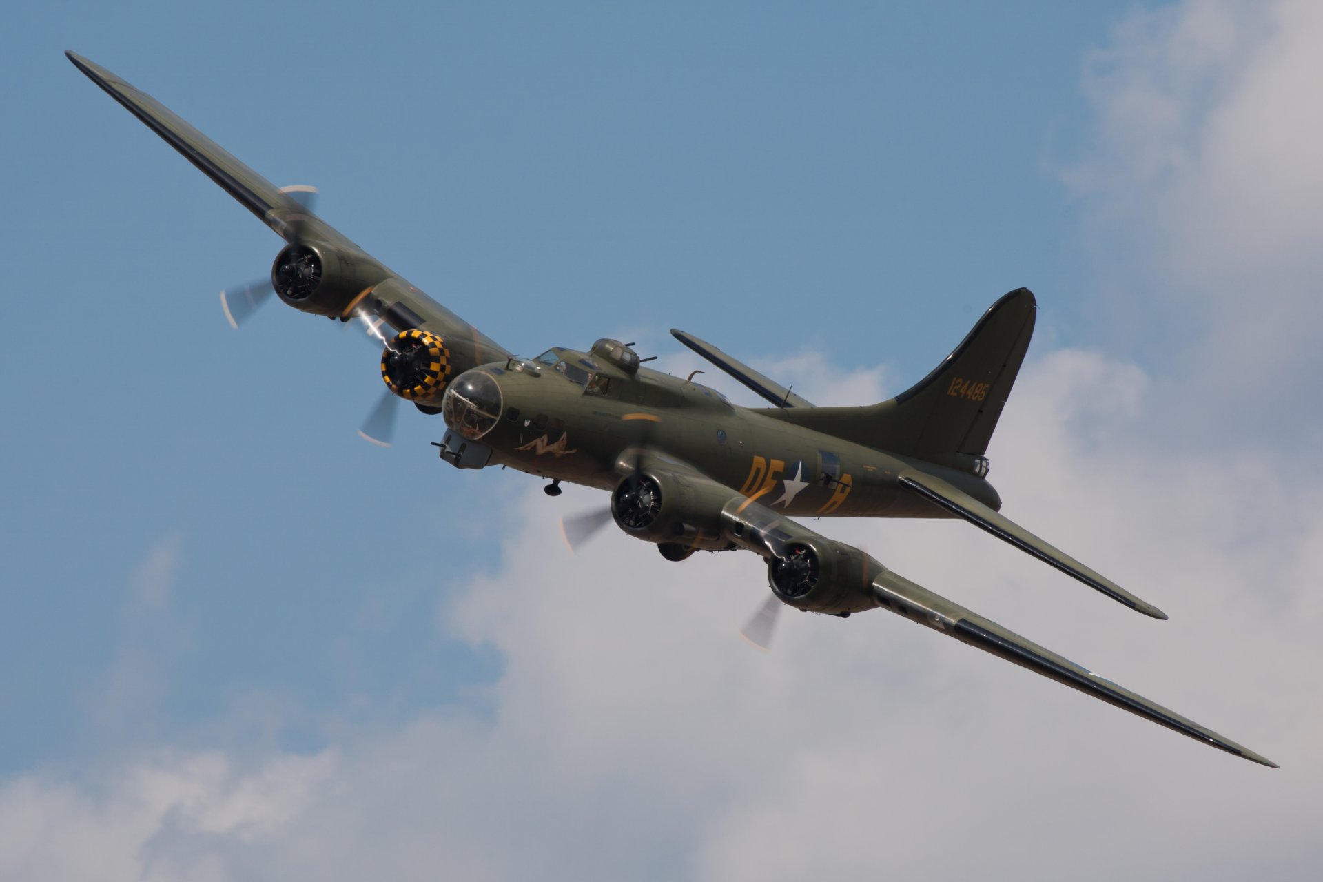 himmel flugzeug boeing b-17 flyig festung fliegende festung amerikanisch ganzmetall schwer viermotoriger bomber ww2