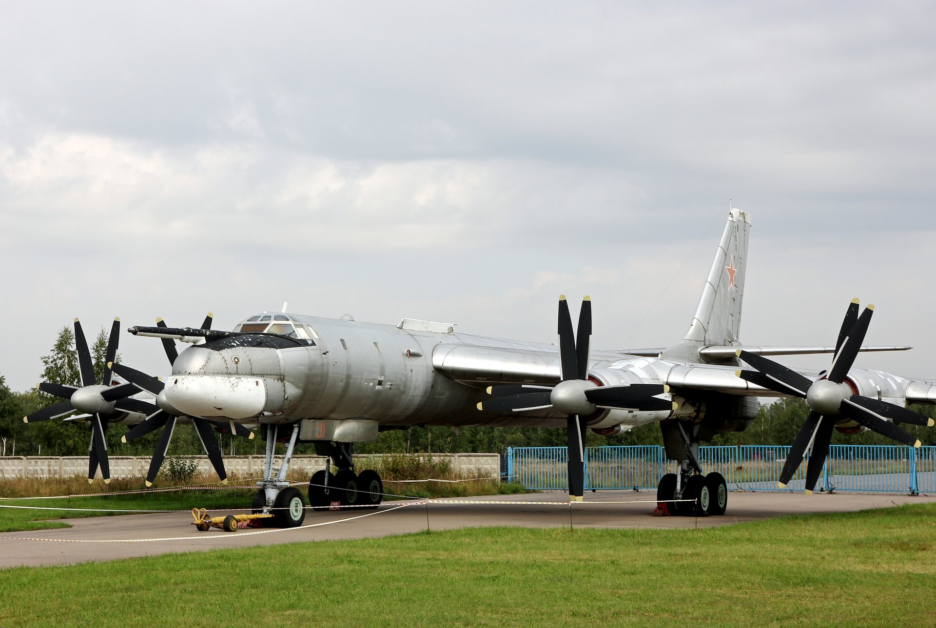 tu-95ms bear musée central de l armée de l air monino russie