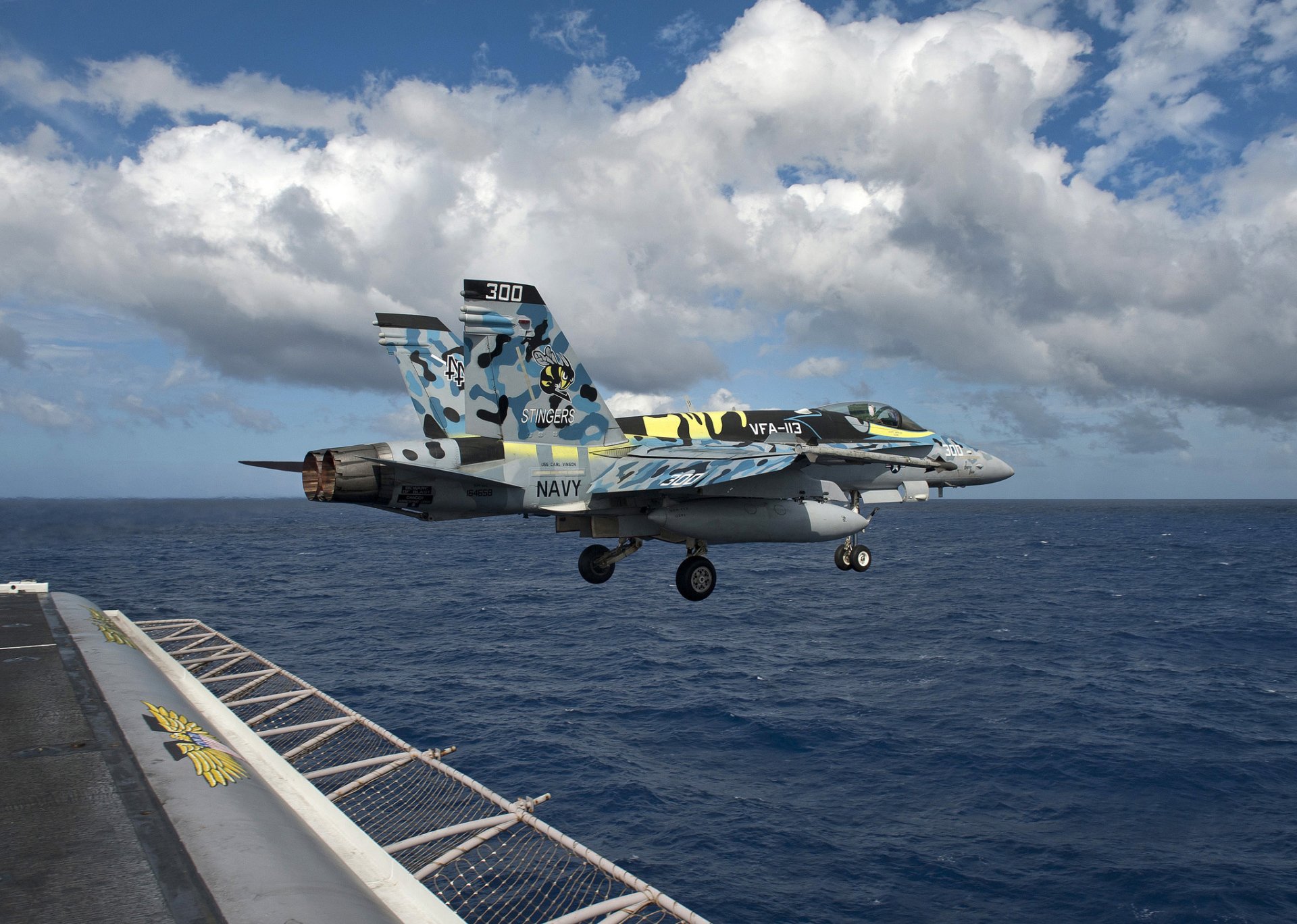 fa-18c hornet multi-purpose fighter deck sea