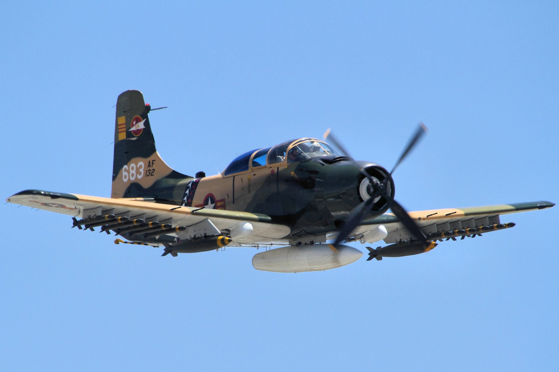 а-1 skyraider скайрейдер штурмовик полет