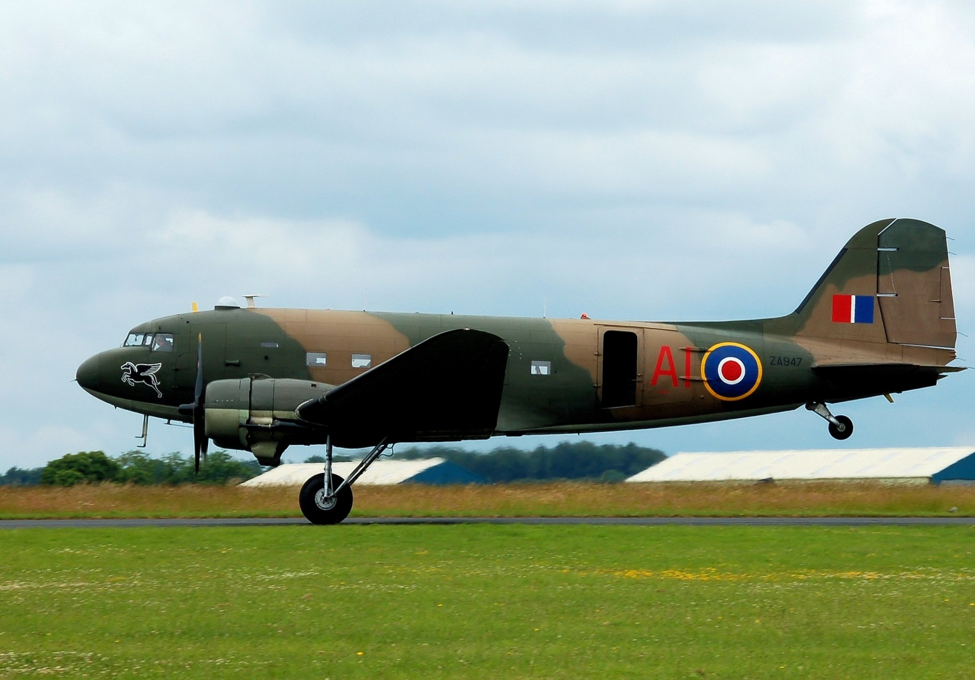 cielo douglas dc-3 douglas dc-3 li-2 in urss americano a corto raggio con due motori a pistoni