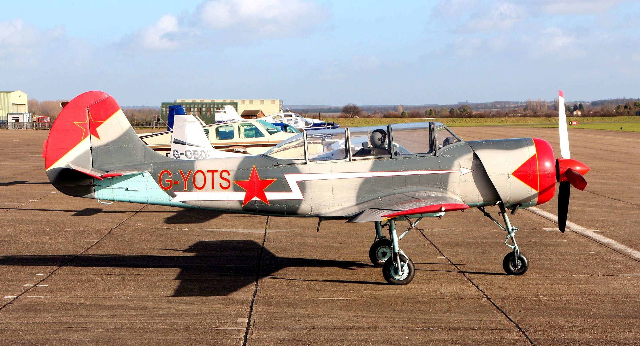 aeródromo yak-52 soviético entrenamiento deportivo avión