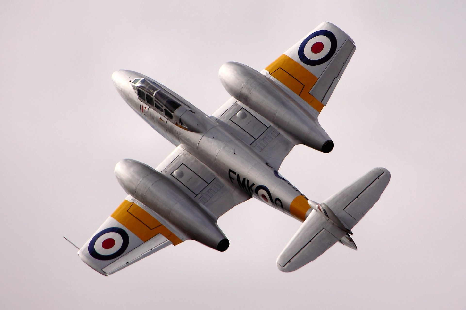 gloster meteor uk jet fighter flight