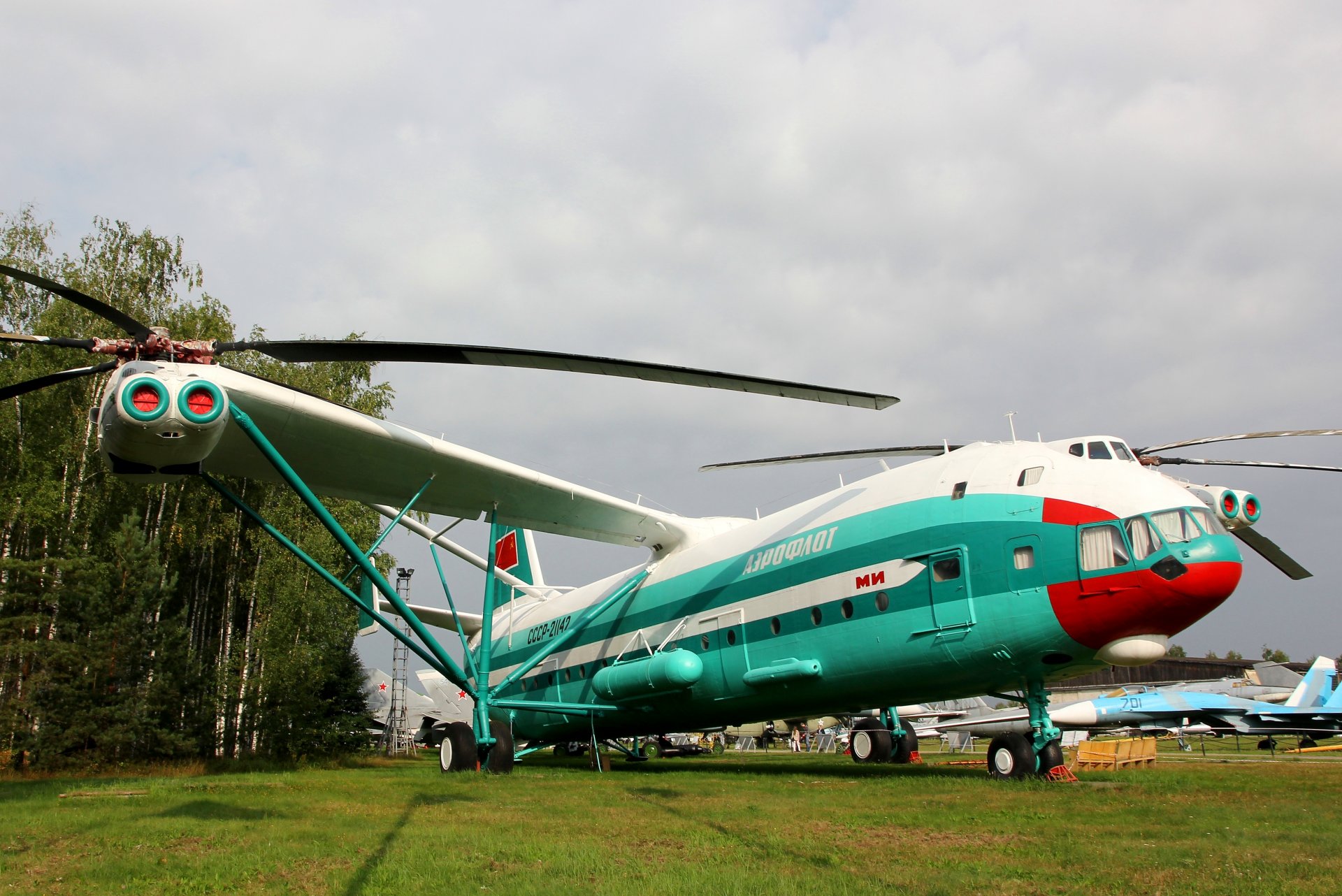 b-12 mi-12 homer lourd levage hélicoptère soviétique musée central de l armée de l air monino russie