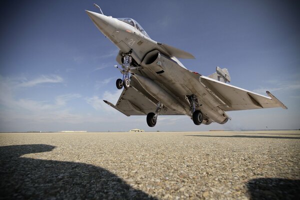 Take-off from the airfield of the Rafale m aircraft