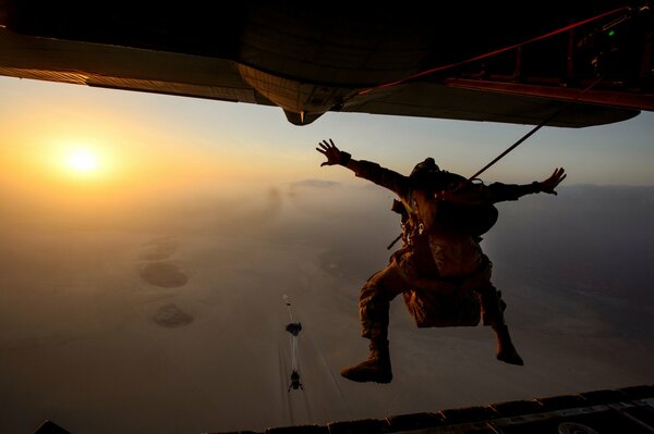 The parachutist in the photo of the sun rays