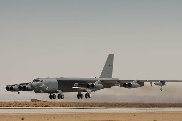 Die legendäre Boeing b-52 ist eine echte stratosphärische Festung