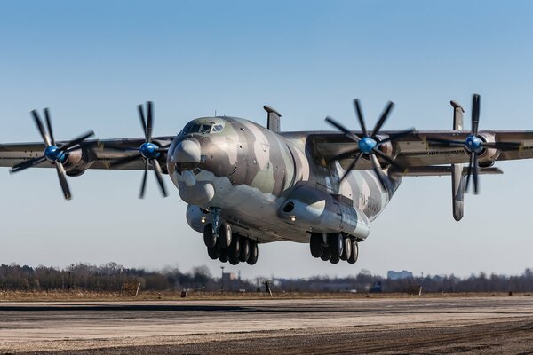 Turbinenschrauben, Transportflugzeug an - 22a