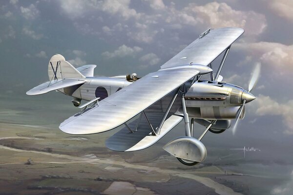 Ein einzelnes Ganzmetallflugzeug sieht in den Wolken spektakulär aus