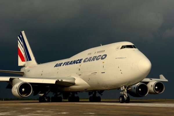At the fat airfield, air france 747-400