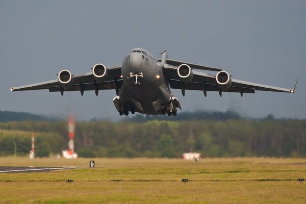 The takeoff of the American strategic military transport Boeing c-17