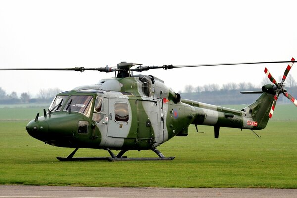 Elicottero multiuso westland lynx