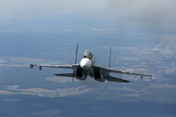 Russian Su-27 or SU30 fighter in flight