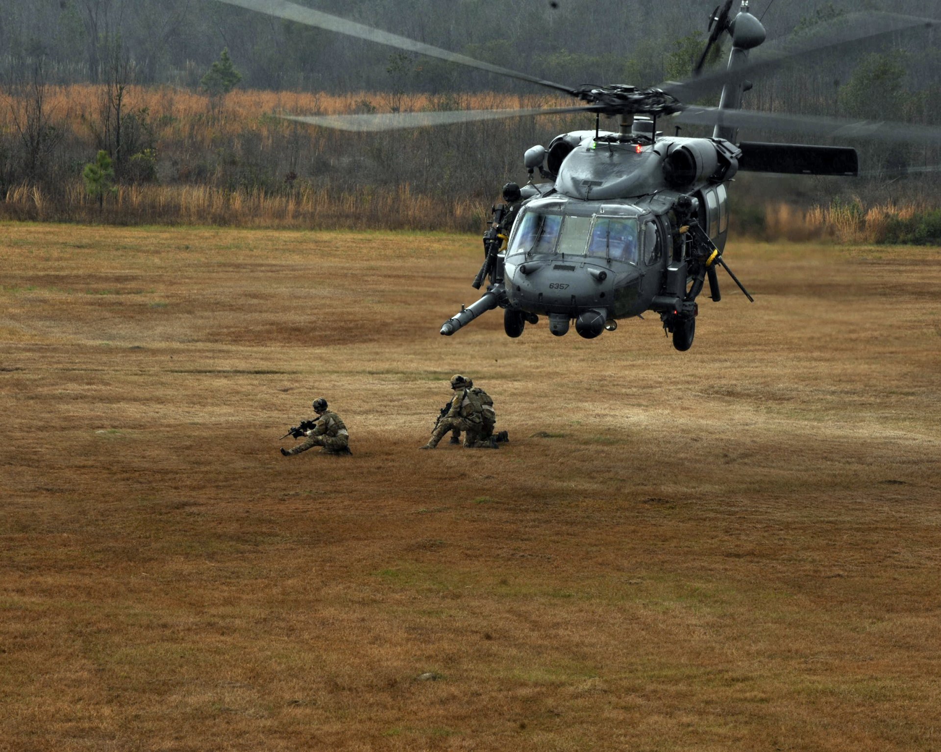 hh-60g pave hawk elicottero us air force sbarco anfibio esercizi soldati