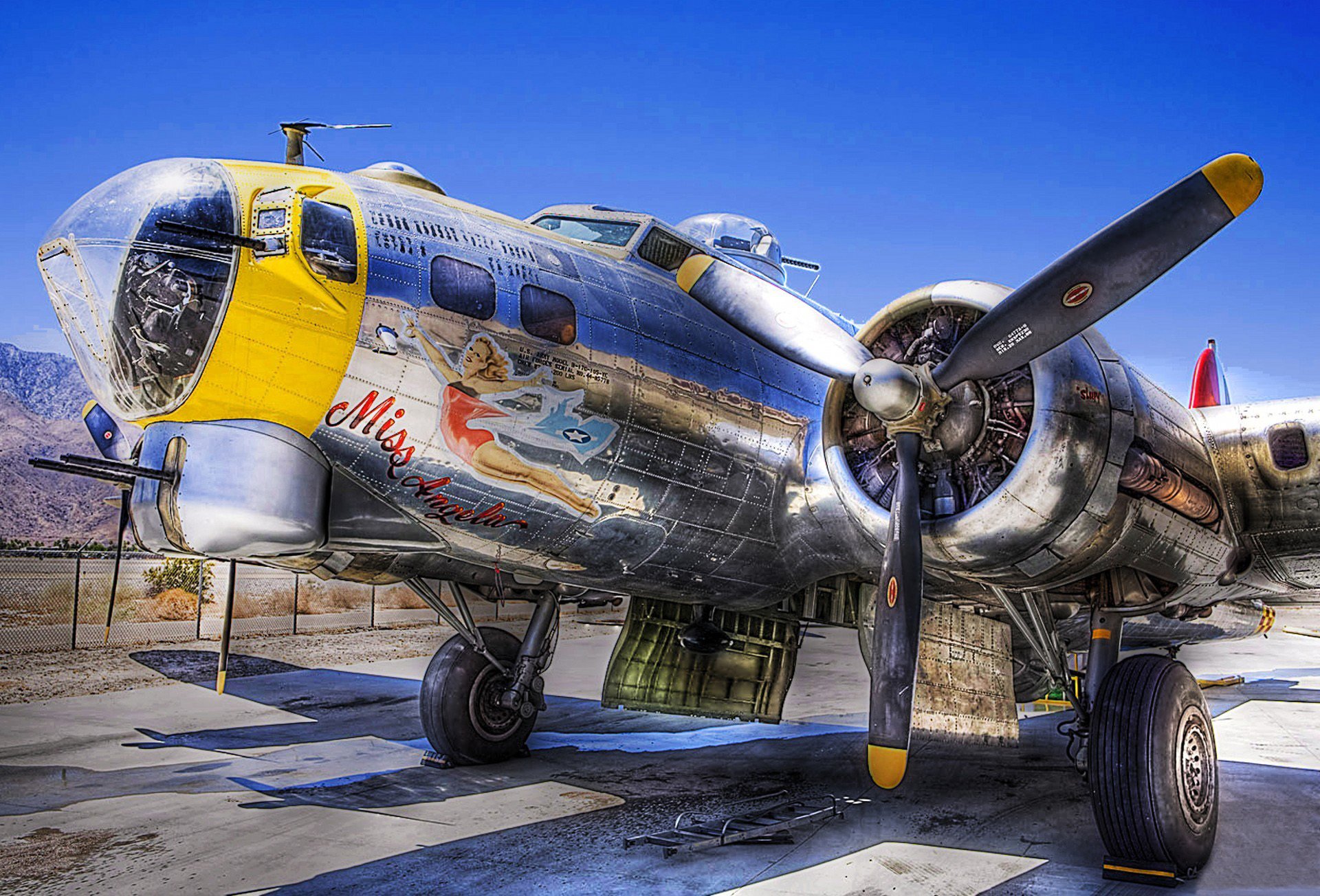 aereo boeing b-17 flying fortress flying fortress americano all-metal bomber retro museo parcheggio hdr