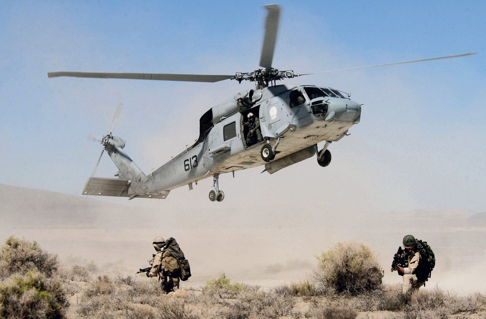 faucon noir soldats combattants désert armes black hawk